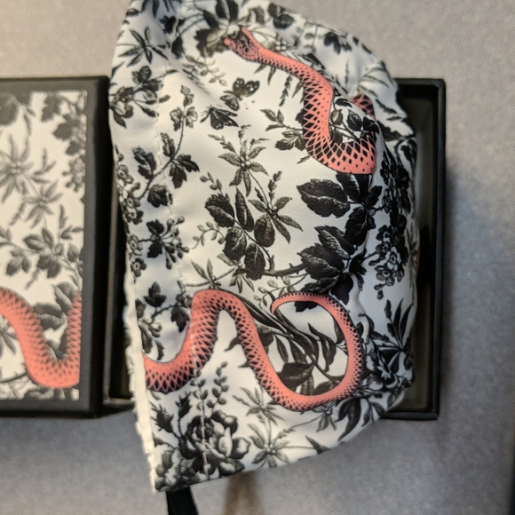 Gucci box, pouch & informational booklet - Picture 2 of 4